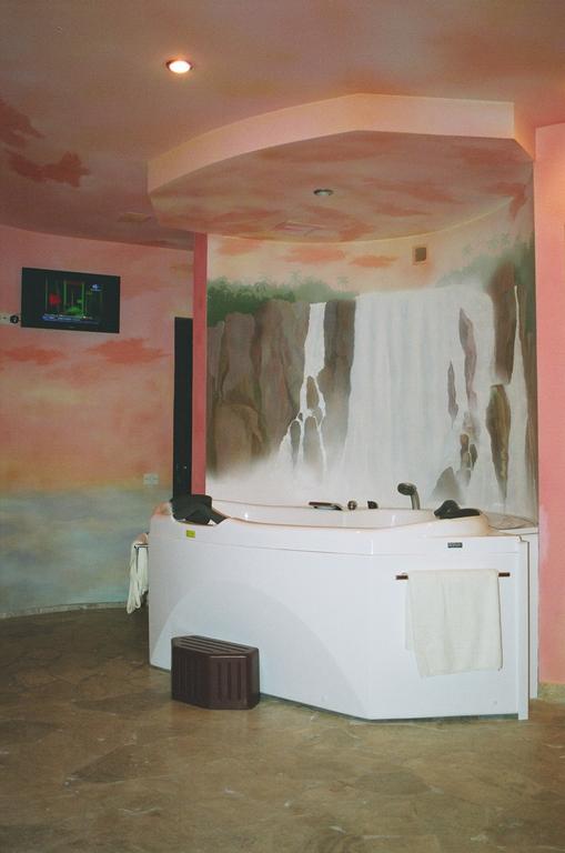 Motel Acapulco Ереван Экстерьер фото